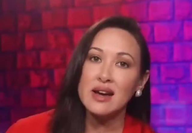 美国人开始觉醒了！美国美女主播一句话揭开了问题真相：“中国在为中国而战，而美国的