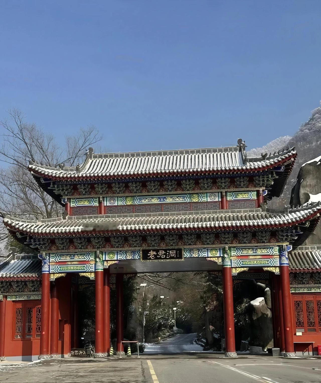 🚗"过路费还能报销？南阳这景区直接塞现金！"各位老铁，今年暑假自驾出去玩