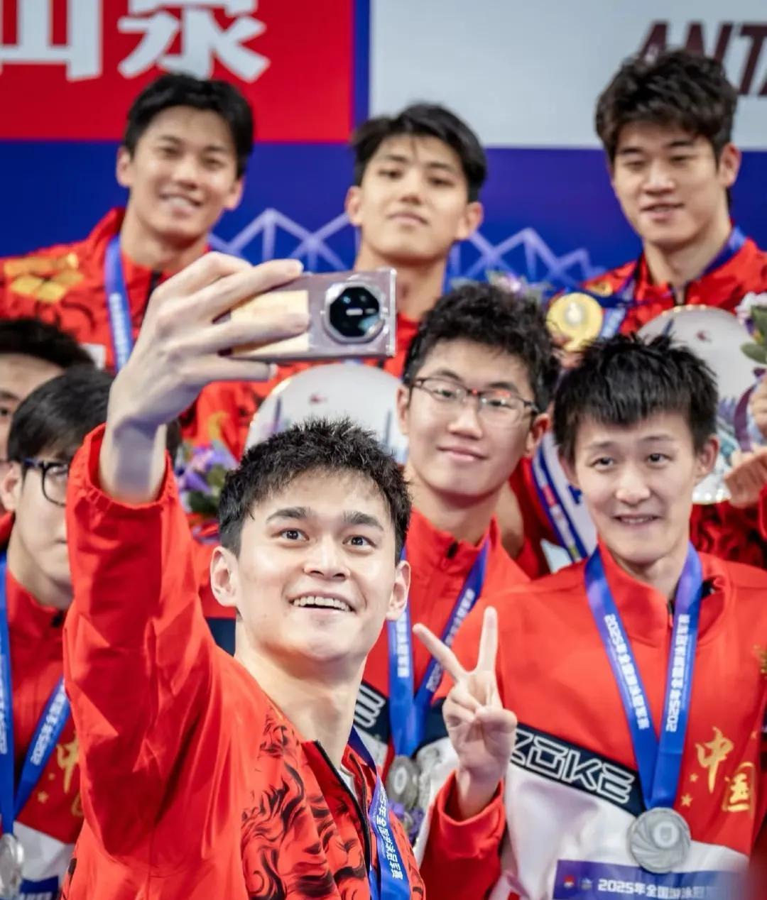 浙江的4x200米冠军，孙杨绝对不是躺赢！！孙杨接棒的时候，浙江领先优势是2秒
