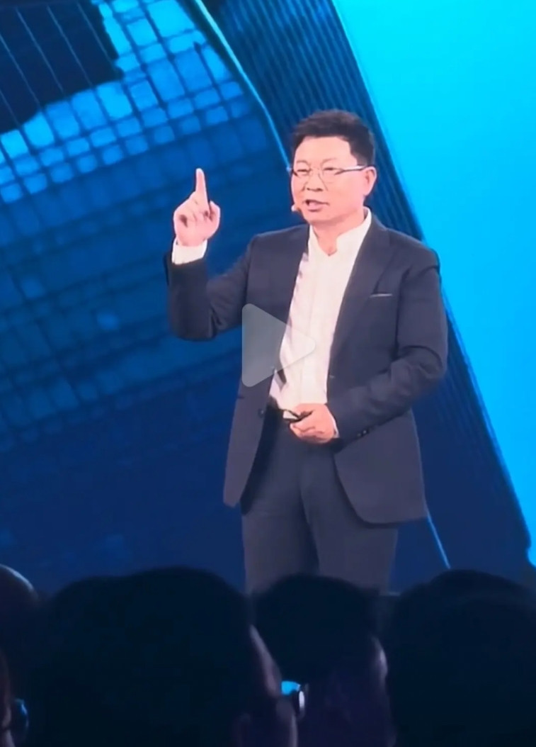 余承东:我开了快30年的车，这是第一次进局子他真的是非常的性情，讲到自己上