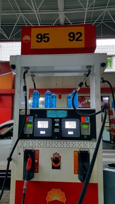 今晚24时油价再涨！95号全面破9元，国家两次调控已帮你省了近60元一箱紧急