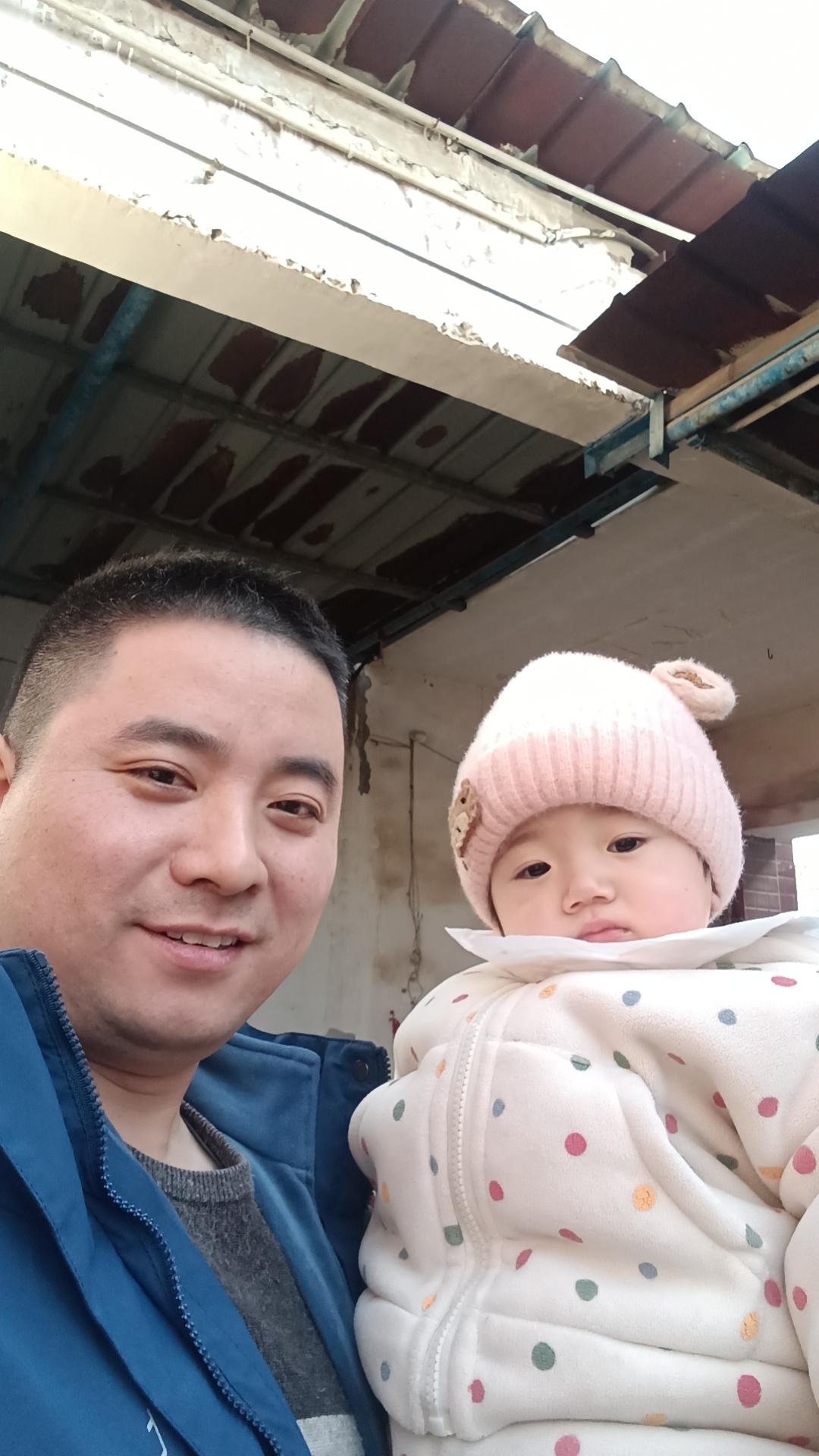 育儿真是一场持久战，不过掌握方法能轻松不少。孩子闹脾气时，千万别急着批评。之前我