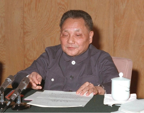 军队到底能不能经商？早在1978年，邓小平就做过十分明确的指示，他说军以下部队坚