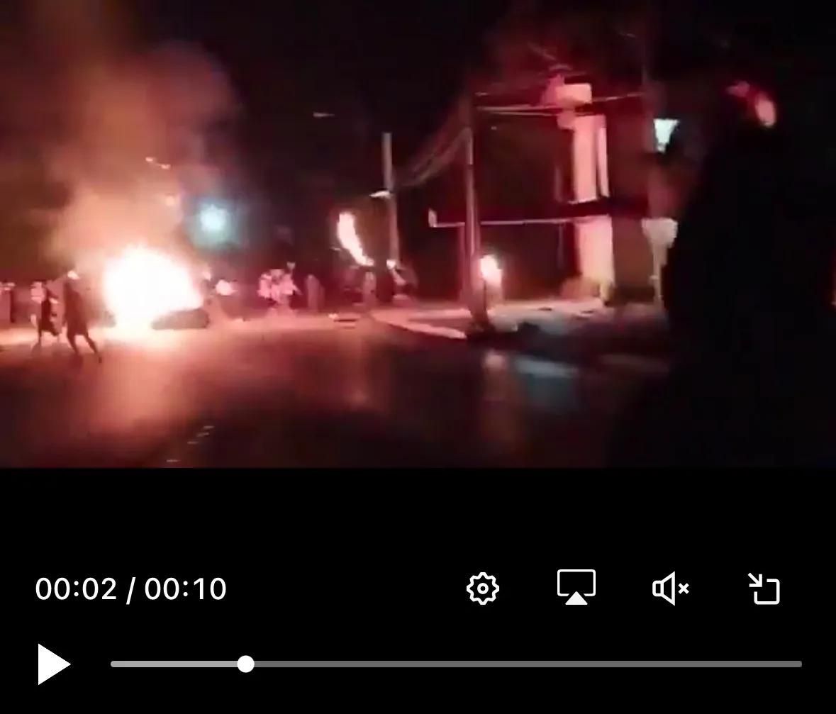 快讯：古巴也开始了-莫龙市民众焚烧党部，能源危机引发抗议升级。当地时间