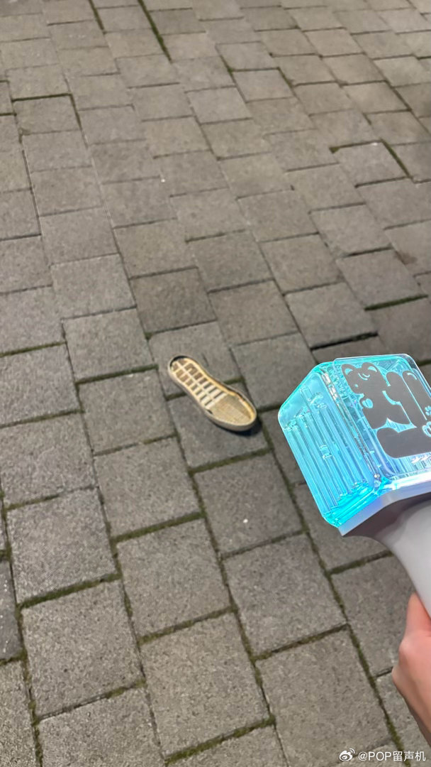 梦秀哪个灰姑娘的鞋底掉了kkkk