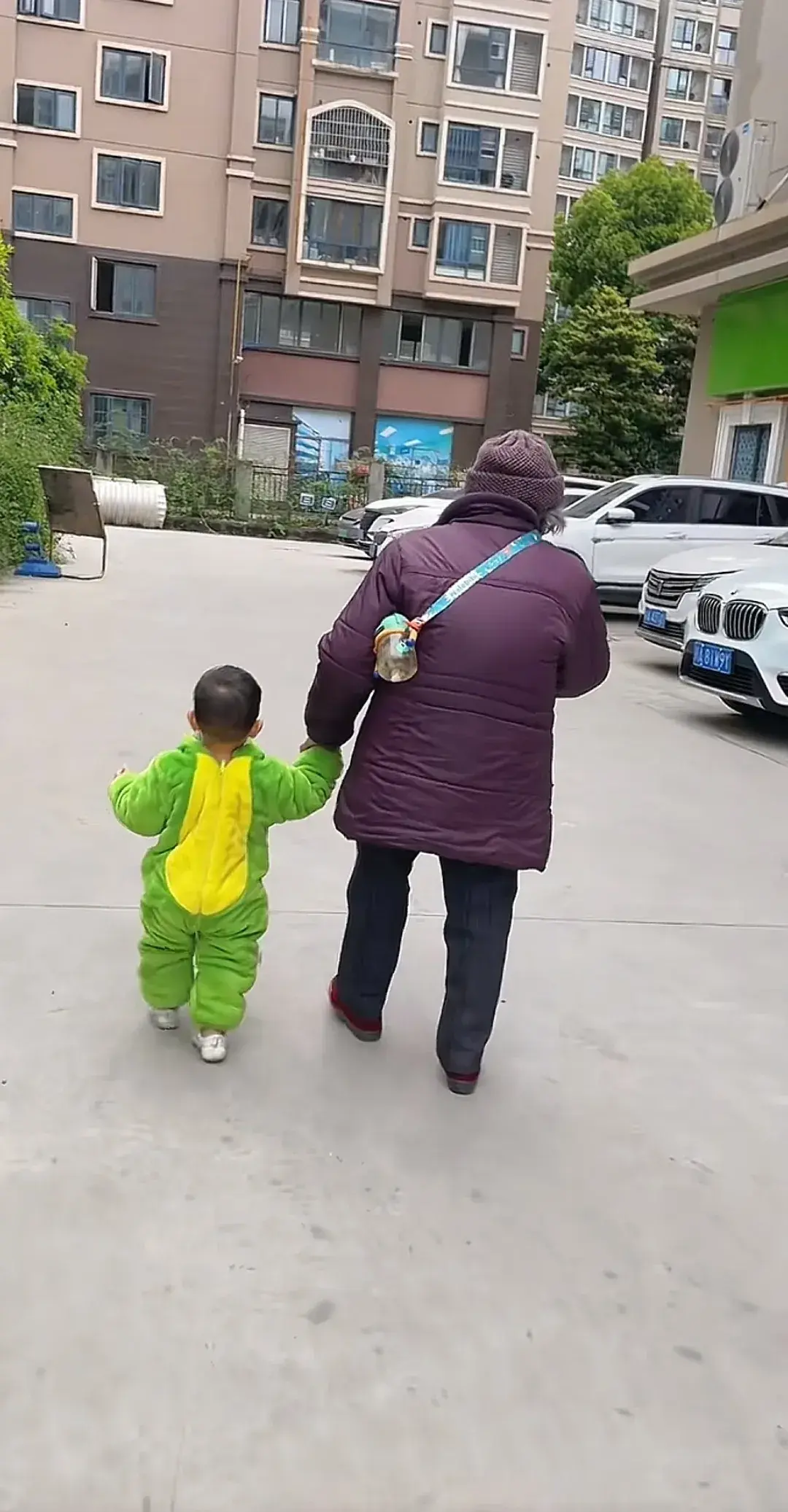 隔壁邻居老两口突然离婚了，都60岁的人了，真是让人不敢相信，原因竟是89岁的婆子