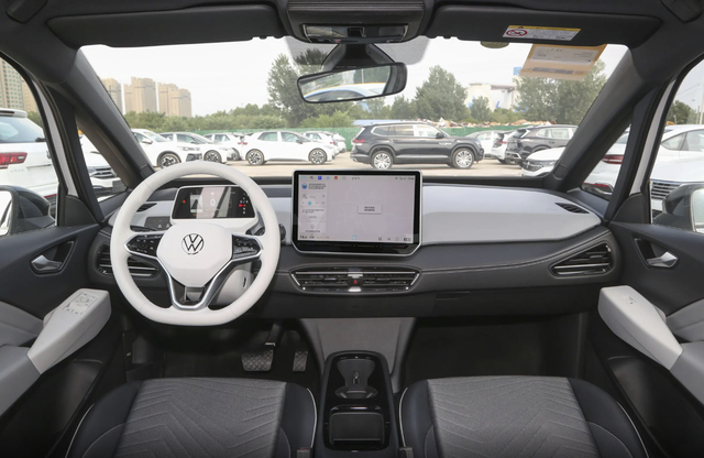 什么时候大众也开始吹底盘了？大众的ID3偷摸上市，总的来说就3个配置：智享版，