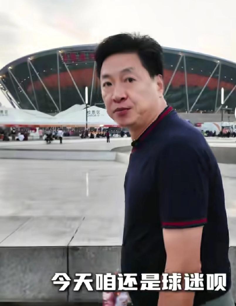李春江当球迷都是回家，看徒弟徒孙闹着玩，他玩流量都乐在其中李春江都回到东莞，
