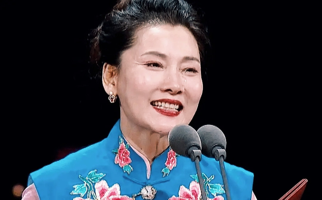 金鸡奖最大冷门？梁朝伟封帝竟不是最热议话题！昨晚的金鸡奖，大家都以为焦点是梁