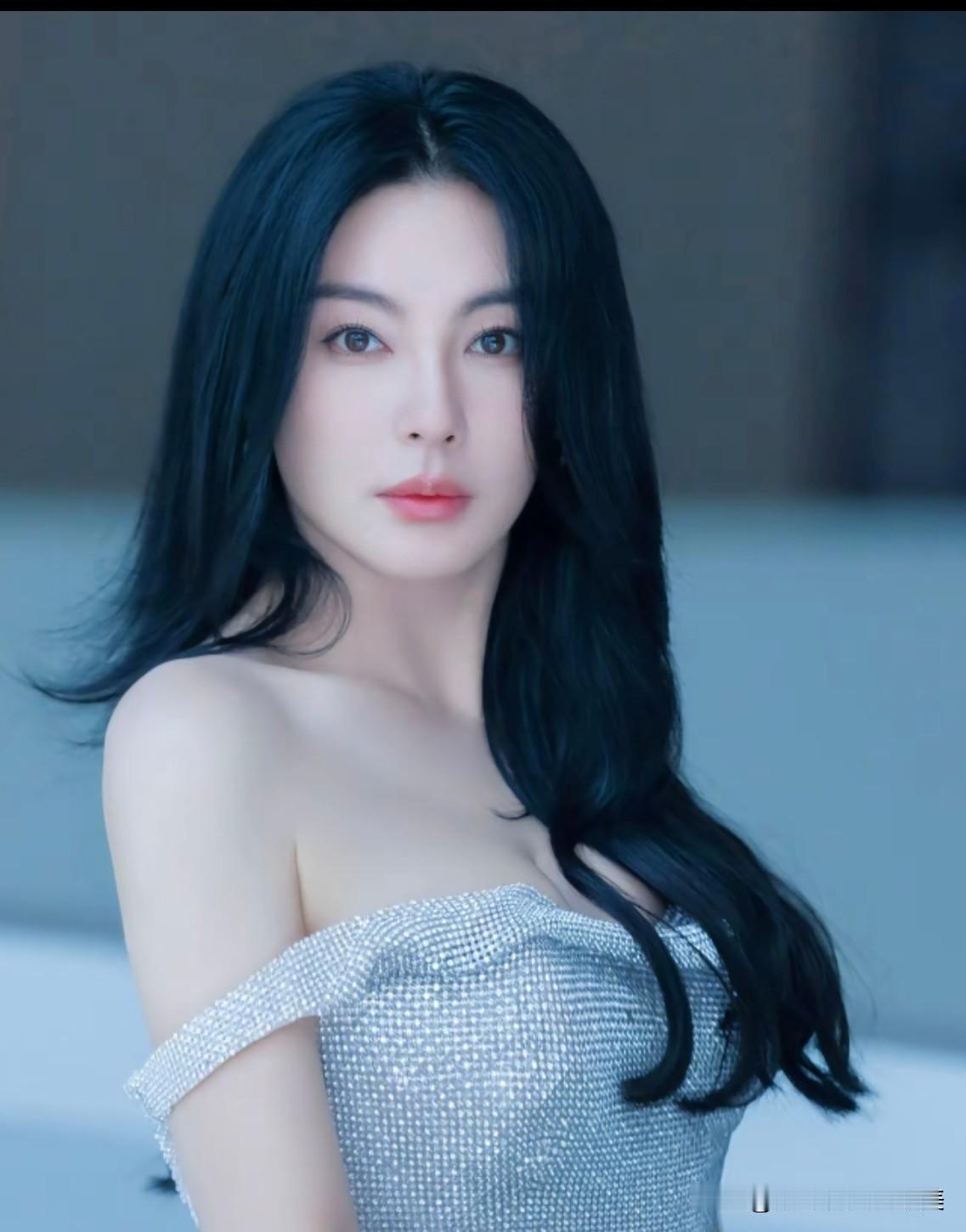 刚刚特意去查了一下张雨绮，不查不知道，查了才发现，张雨绮这个⼈远没有