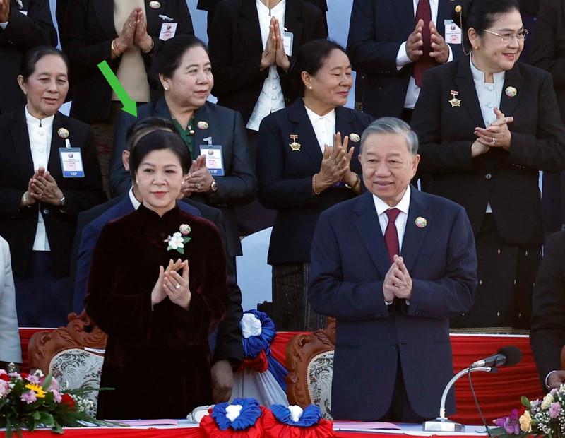 越南苏林夫人吴芳璃，是老挝建国50周年庆典上的一道靓丽风景线！这次老挝的周年庆，