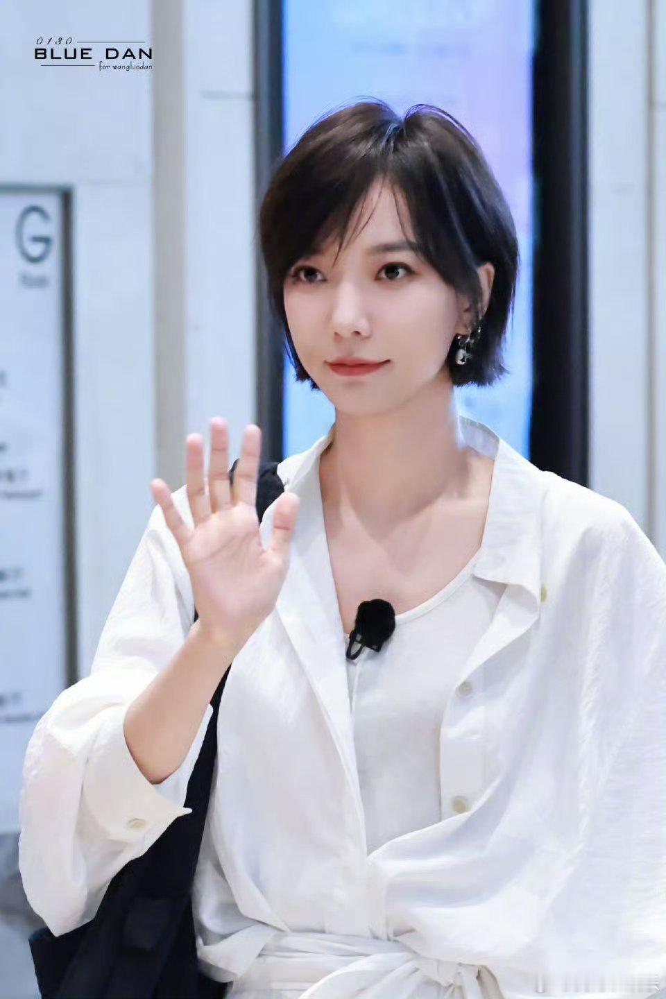 王珞丹短发王珞丹这短发是开挂了吧？浪姐6路透里，长发温柔御姐，短发直接元气爆棚