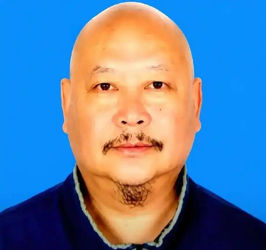 52岁教授突然猛踩刹车，甩下妻子狂奔，一头扎进三月冰湖。接下来一幕，让所有围观者