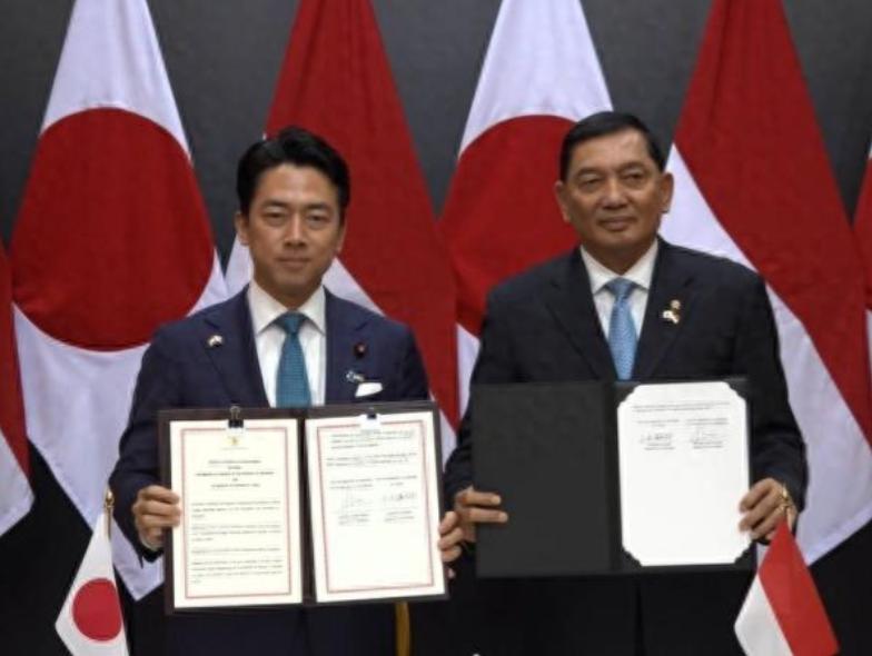 没想到！印尼豪购22亿日本军舰，竟放话：中国不会介意。印尼兴高采烈跟日本