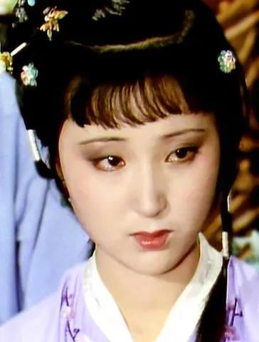 今日话题：林黛玉在贾府的生活这么好，为何还天天哭？？？网友甲：黛玉4岁弟弟死
