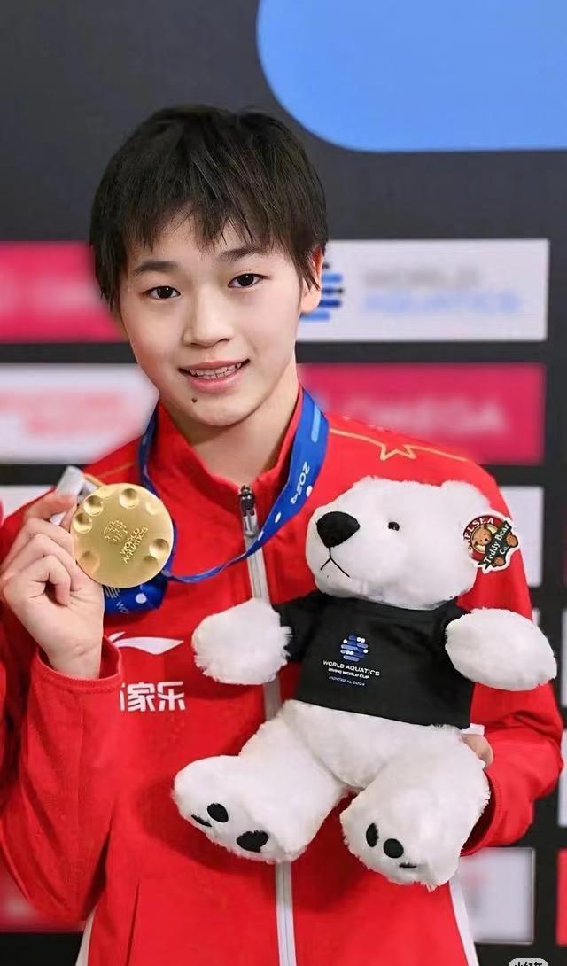 全红婵瘦到认不出,真相不是减肥。之前有人说她发福完蛋了,结果她闷头练了5个月。