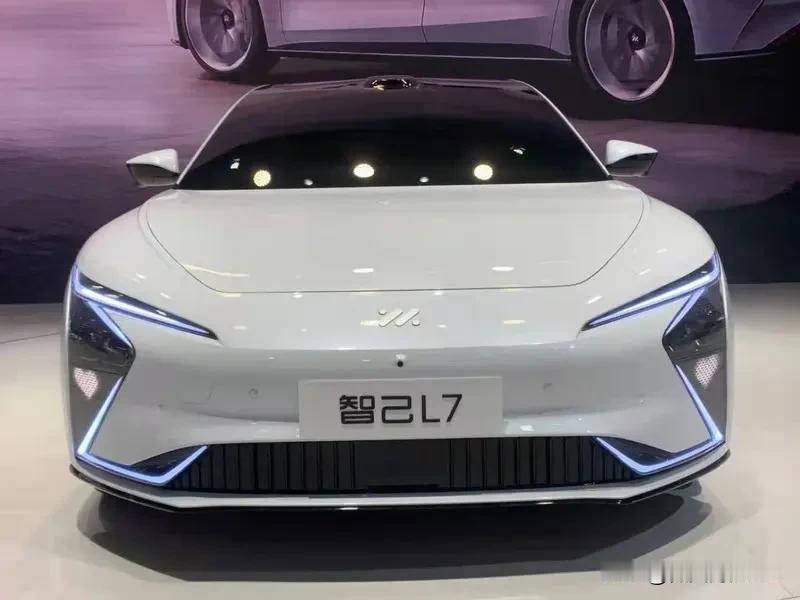 曾几何时，去年人民币兑美元汇率还在7元时代。2025年5月份之前，1美元要兑