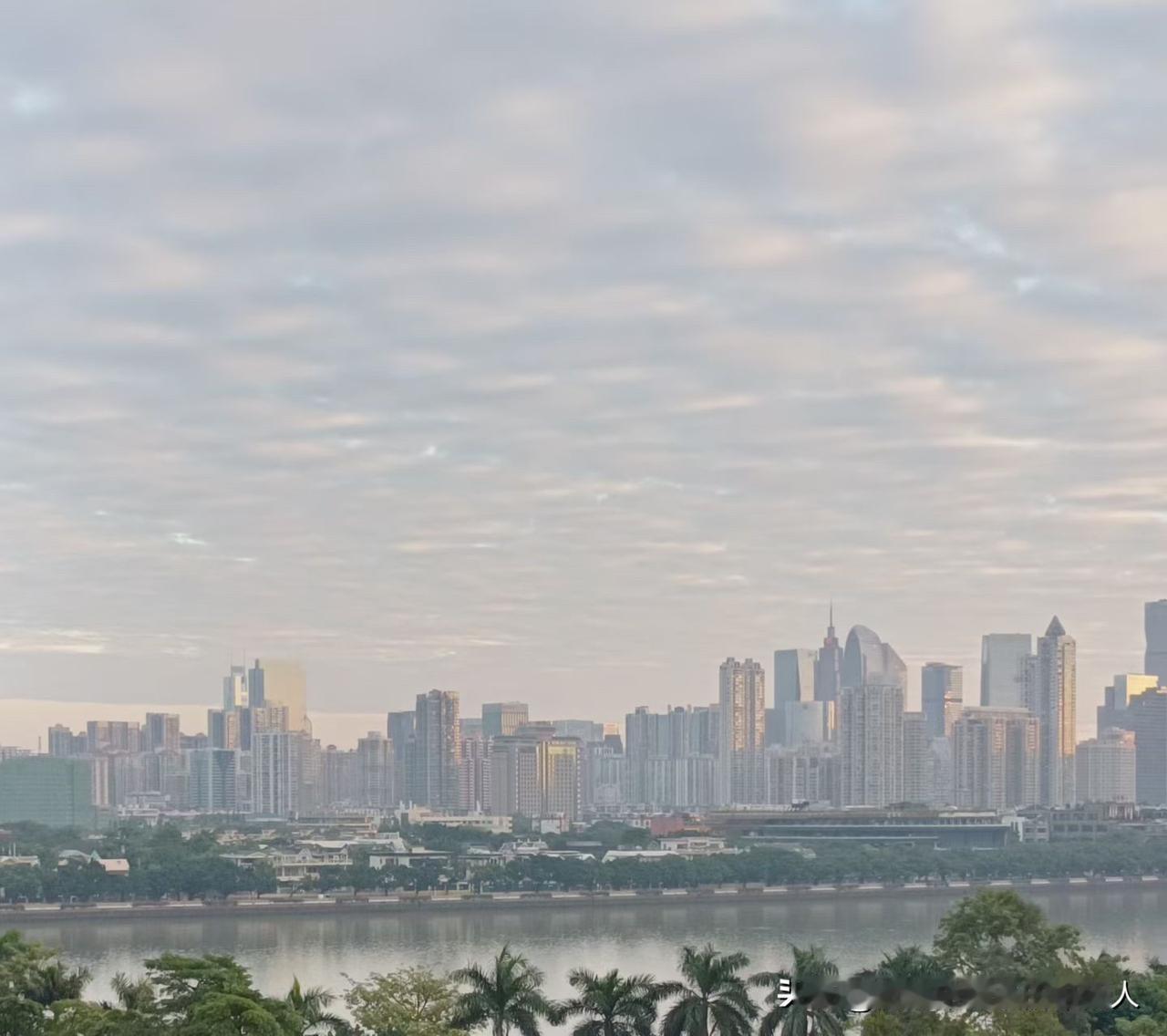 买房真的后悔了，眼泪都哭干了！儿子​买房贷款55万，贷了30年，每月还银行2