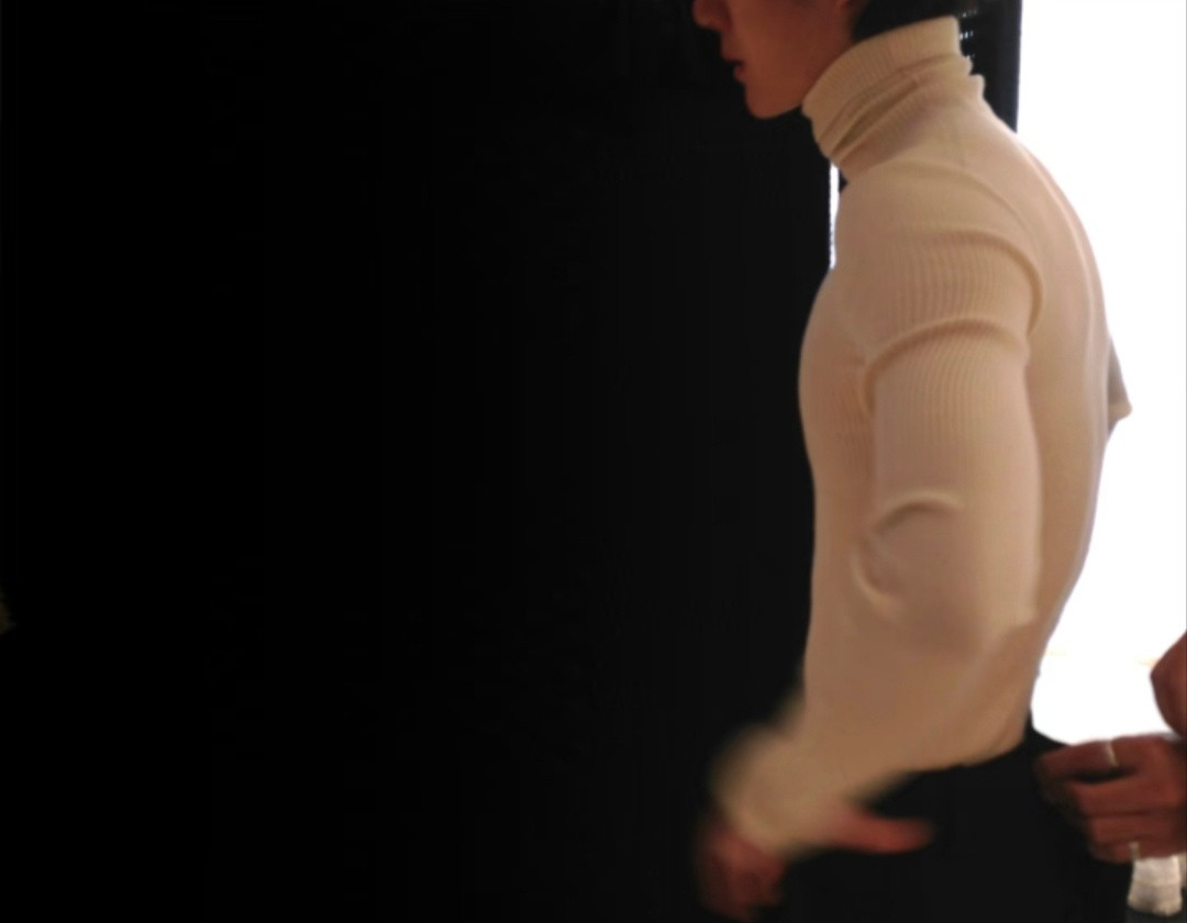 我去这是我能看的吗！保持干燥…🥵🥵王一博胸肌王一博白色紧身衣下的胸肌