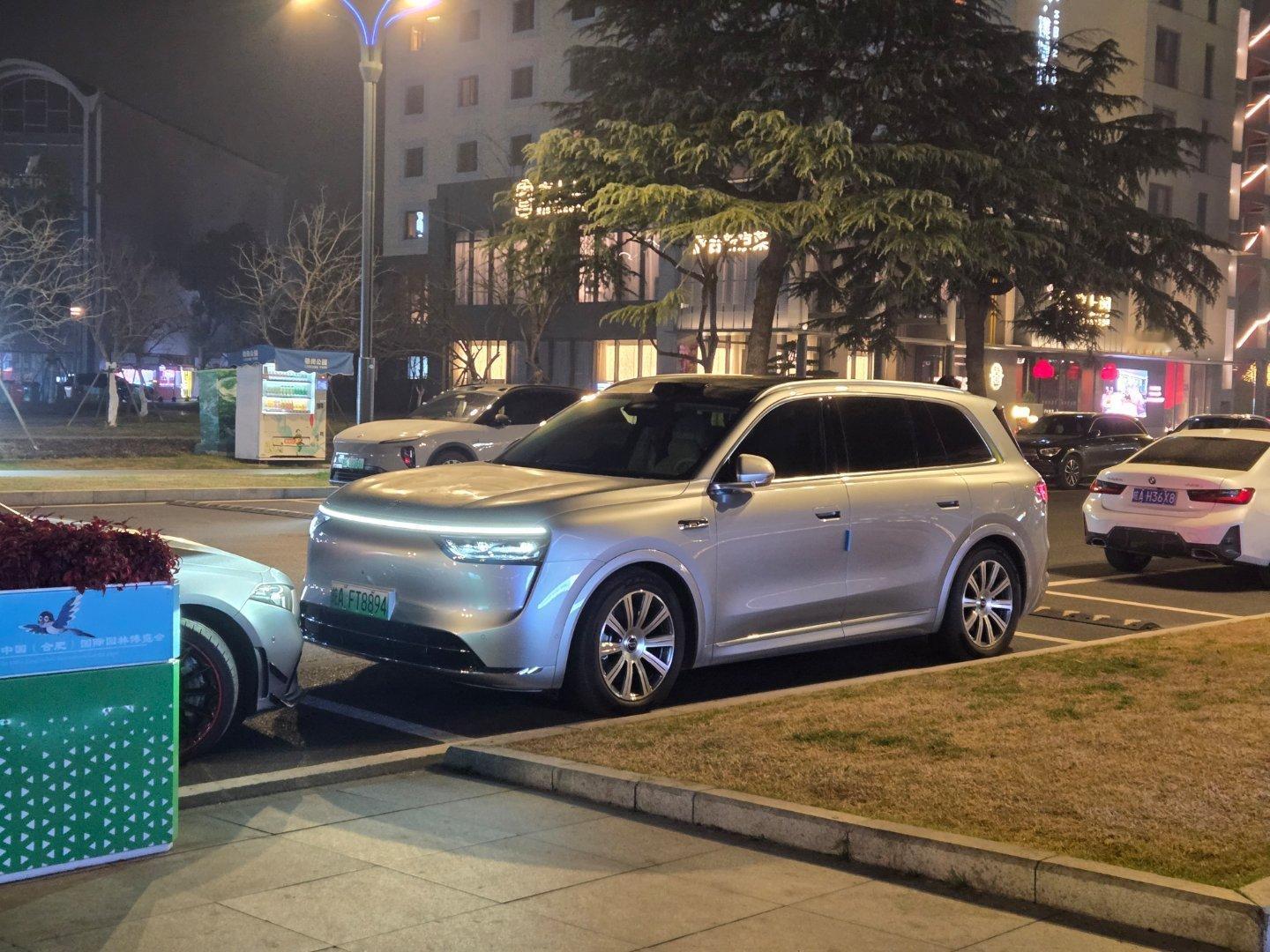 豆姐的M8和九哥的i8哪个更好看？