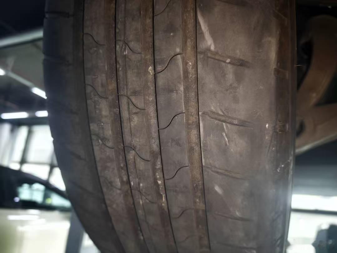 车主投诉【小鹏X9前轮吃胎严重要求厂家排查根源并更换轮胎】车主孙先生向汽车门网投
