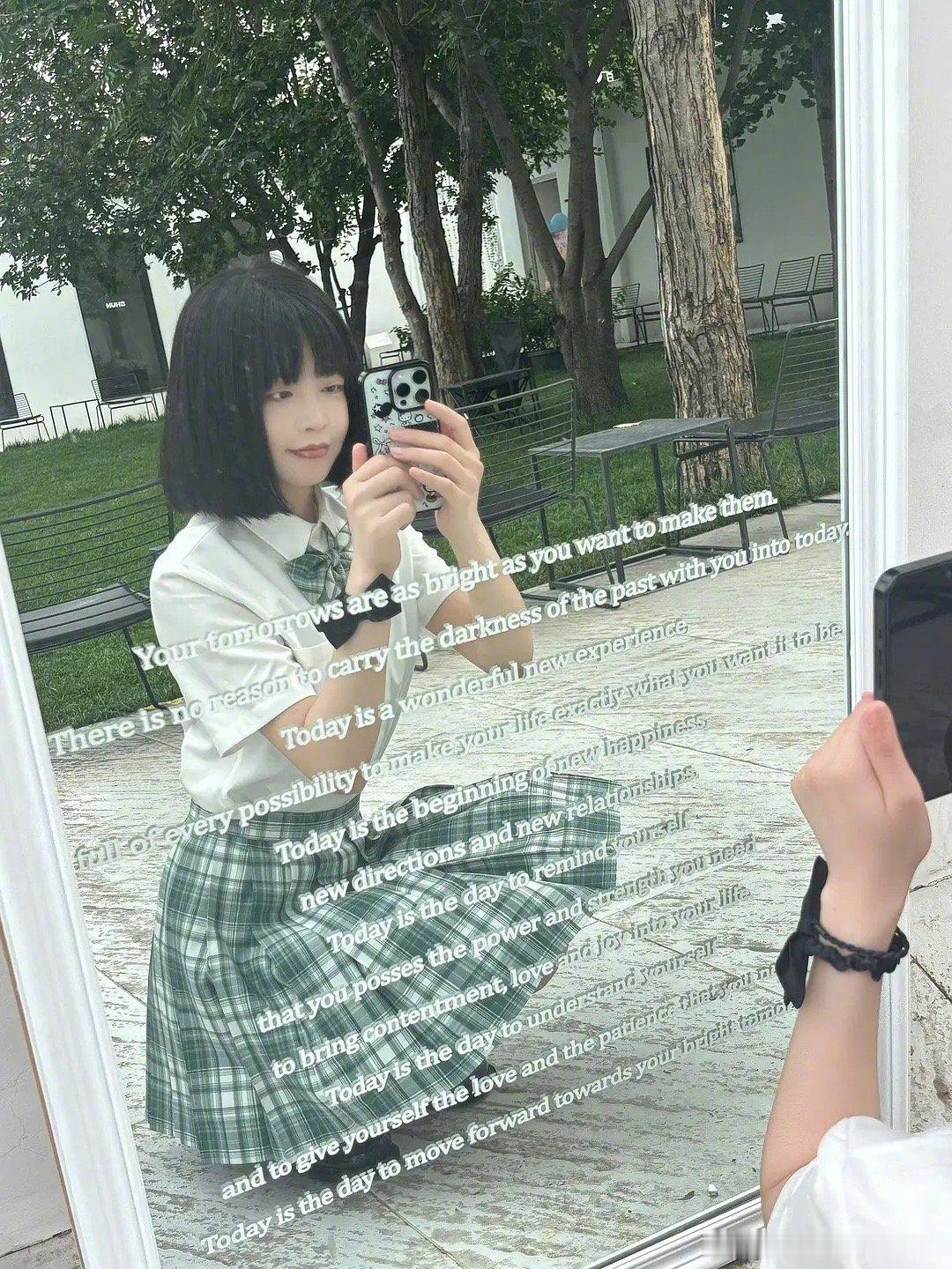 iamroosie热搜单开一页这姐颜值怎么样？