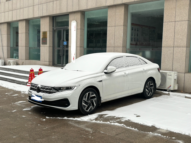 速腾胎噪太大300TSI超越，用的是什么破轮胎啊，各位车友有同感吗，还没上高速