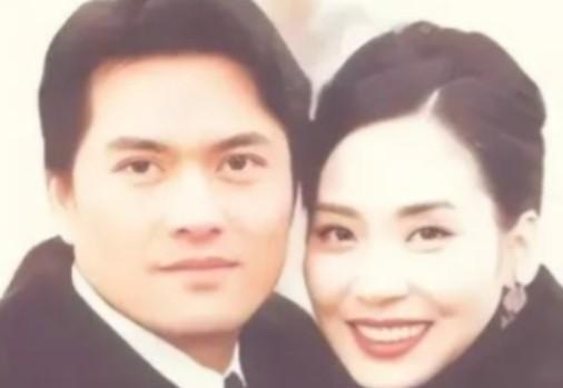 1990年，吕良伟父亲大骂：“你老婆周海媚天天睡到12点，这么懒的女人，也不伺候