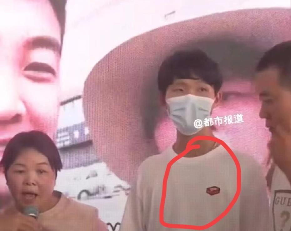 真少爷就是不一样，比寻亲圈那些假富豪只会画饼多了。被叶锐聪脖子上的大金链子晃