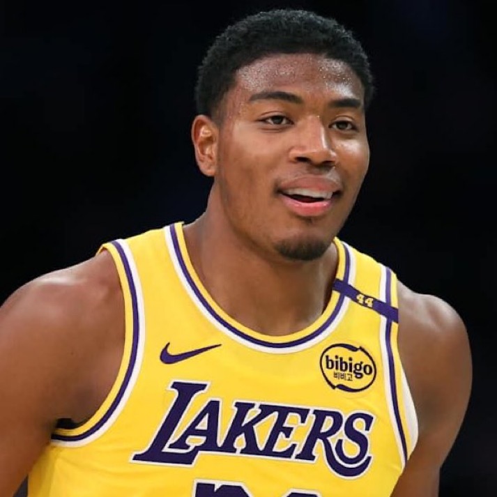 雷迪克谈他确定9人轮换：“我提早叫暂停是因为八村没有做好他的工作。所以我把他换下