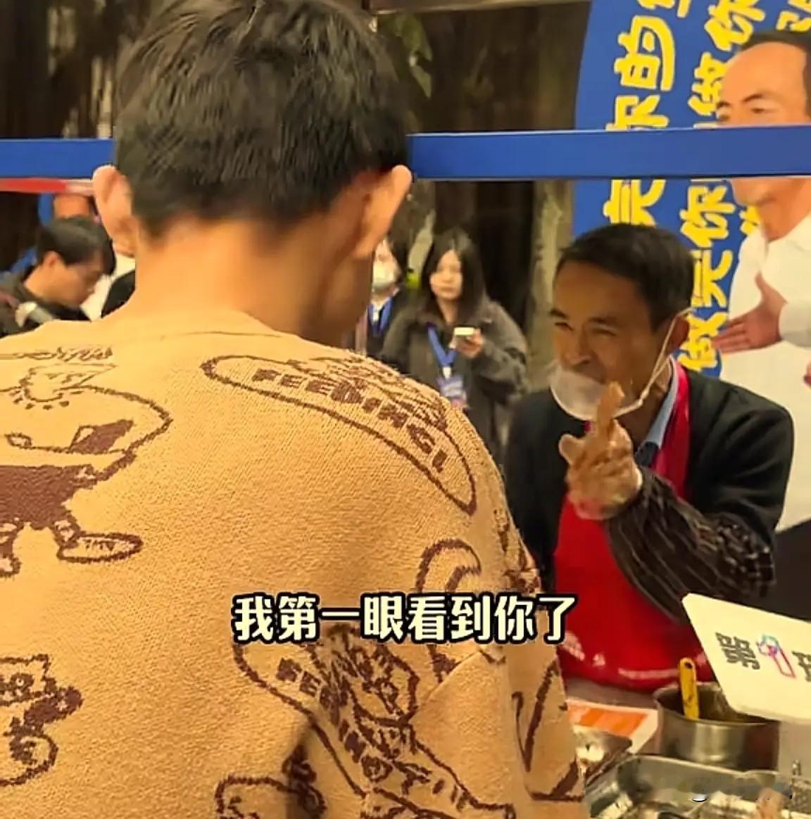 鸡排哥和烤鸡少年同框彻底撕下了这个时代的遮羞布！在如今的网红时代，知识无用论已经