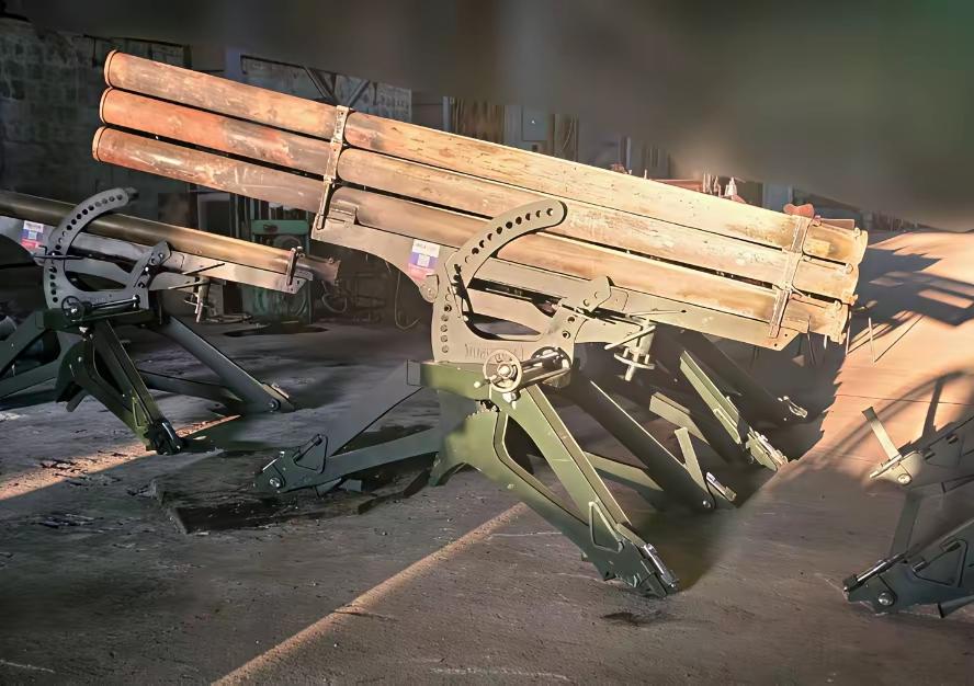 真是太残暴了，俄军拿单管122毫米火箭炮狙击乌军步兵。俄军实在太狡猾了，多管火箭