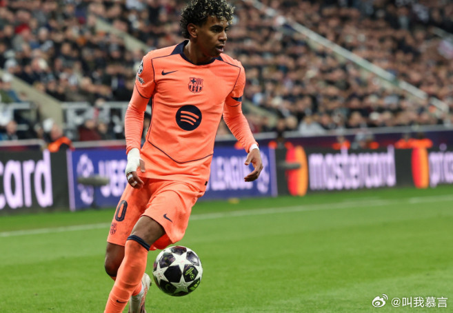 3月13日讯《阿斯报》报道，亚马尔和埃里克·加西亚都参加了巴萨的训练。对于弗里