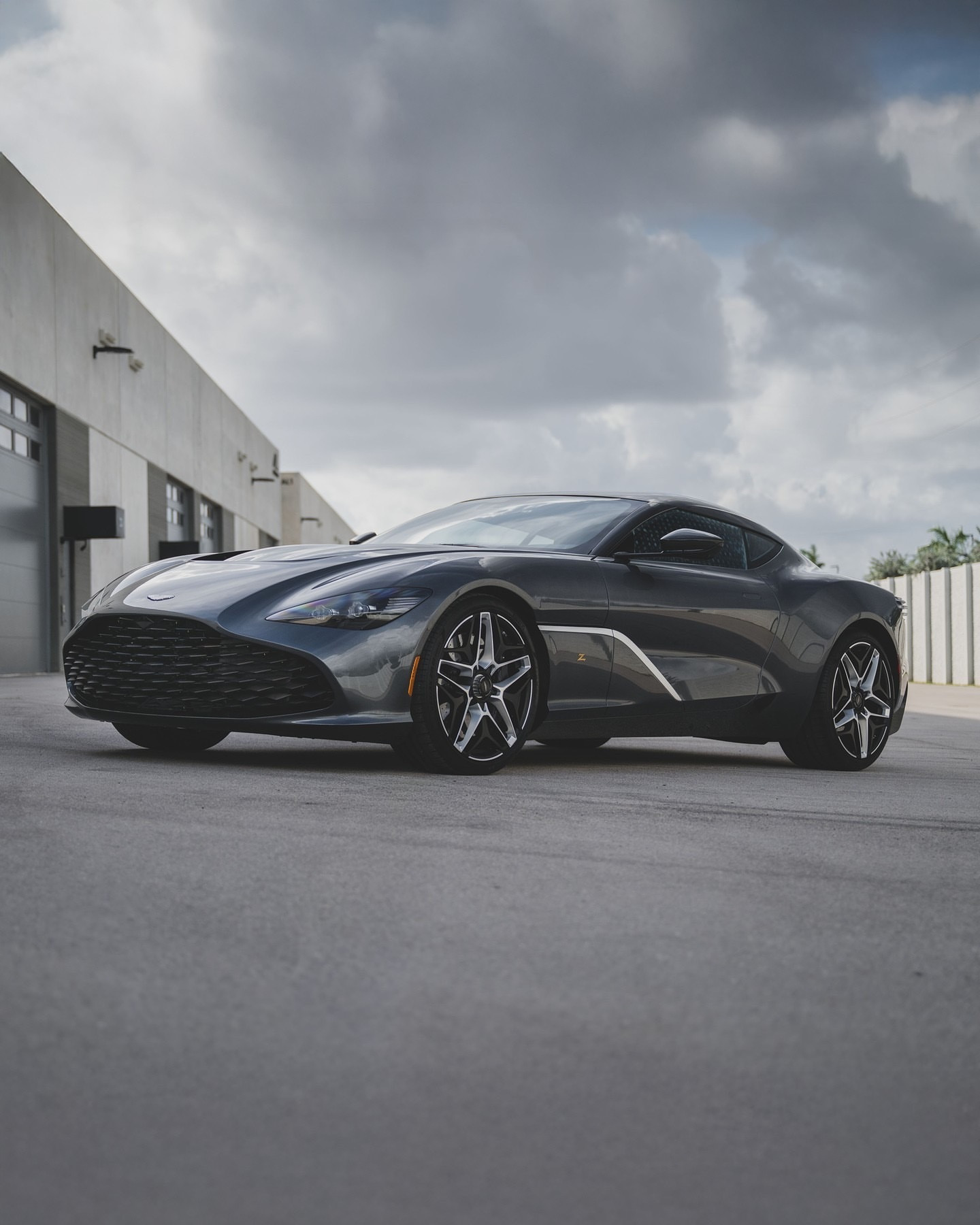 Car时尚这款车型仅生产了19辆。在首次合作七十年后，阿斯顿·马丁和扎加托回