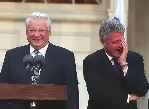 最应该让历史记住的苏联最著名的一组照片其中8张十分著名的历史照片，都和叶利钦