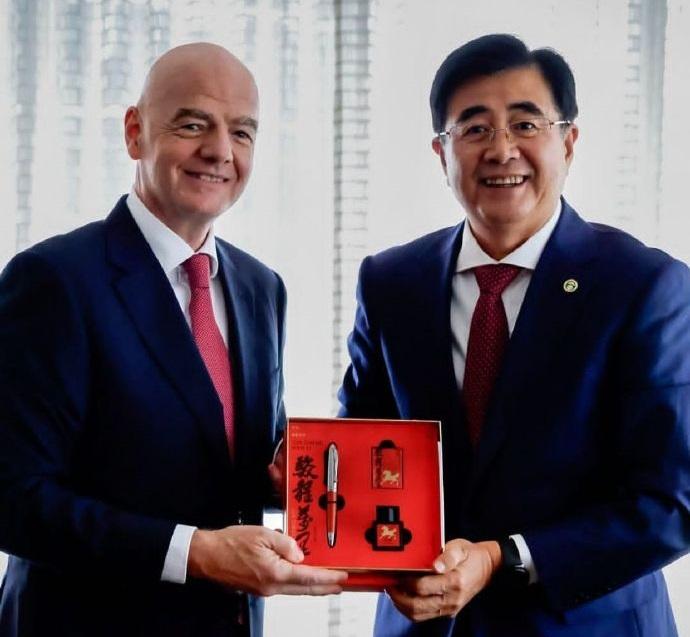 因凡蒂诺肯定中国足球近期发展 28日下午，国际足联主席因凡蒂诺通过个人社交平