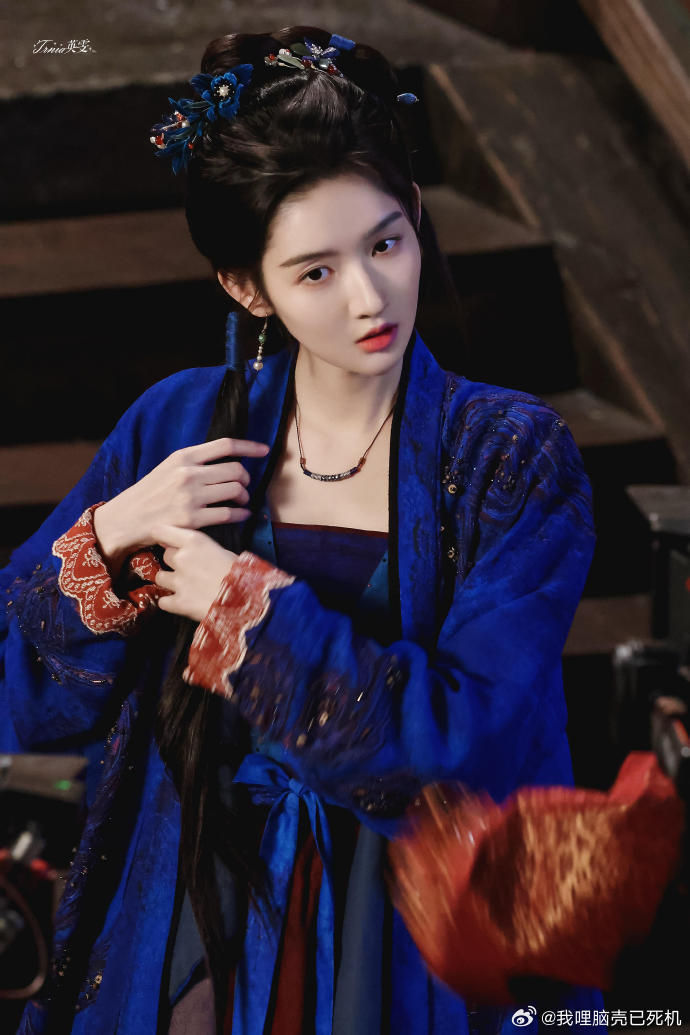 王玉雯白衣公卿云燕娇蓝衣路透王玉雯白衣公卿蓝衣王玉雯白衣公卿云燕娇蓝衣路透，王玉