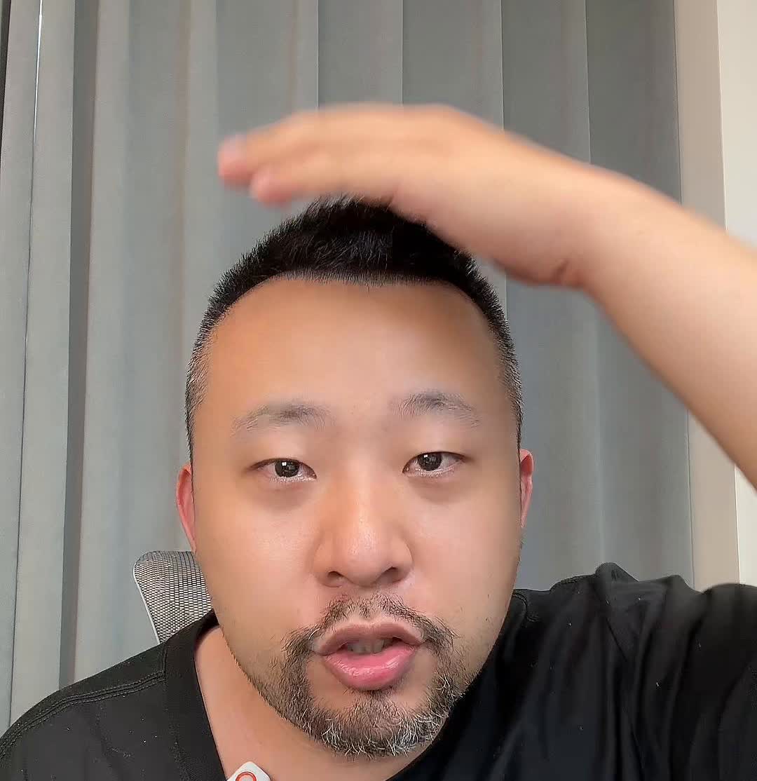 保时捷销量暴跌，行情扑街，女主播离职。2025年前三个月，保时捷在国内市场仅