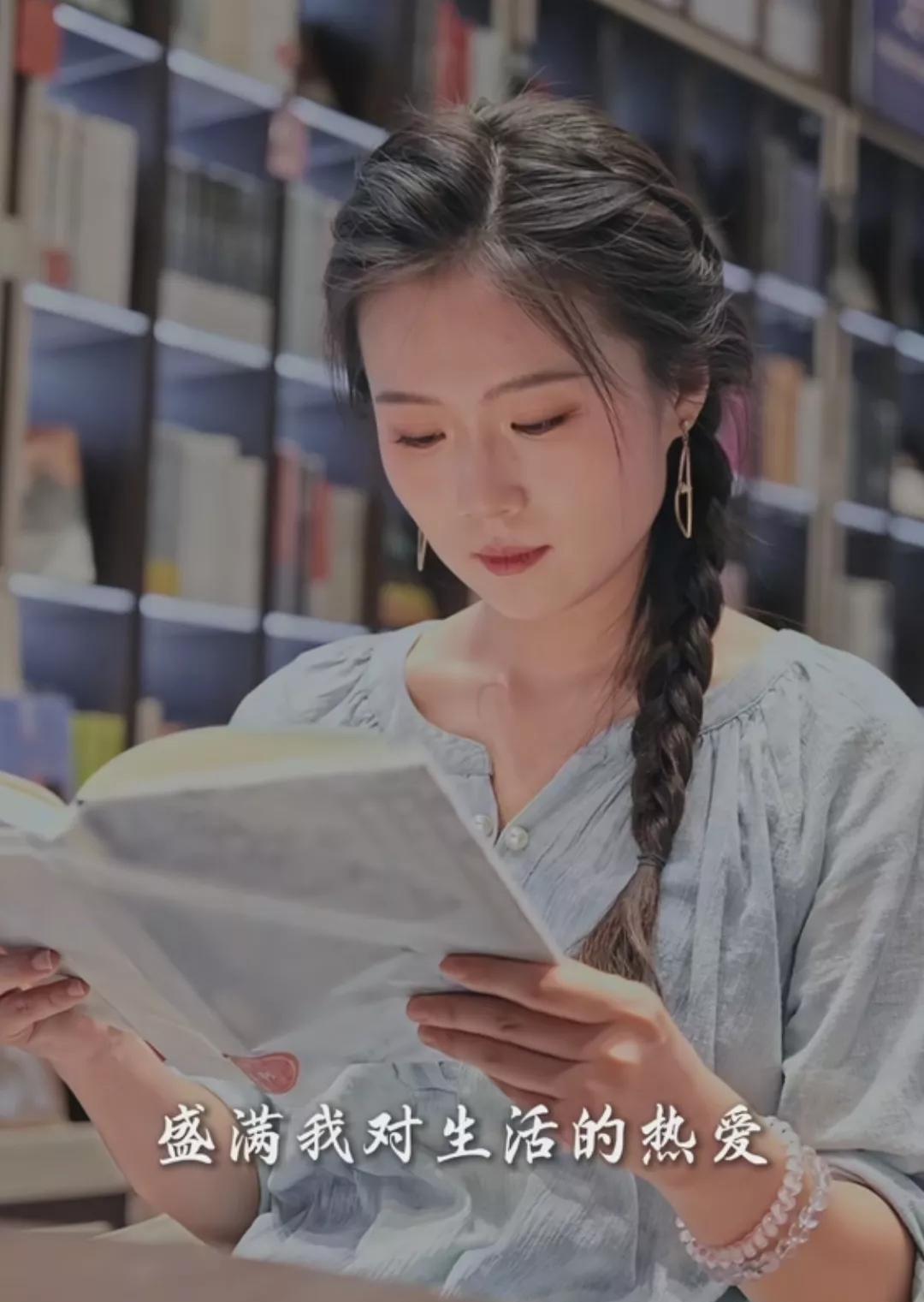 “哎呀，真真，原来真的是你。没想到你跑去兰知春序了，竟然加入了董宇辉的主播团，我