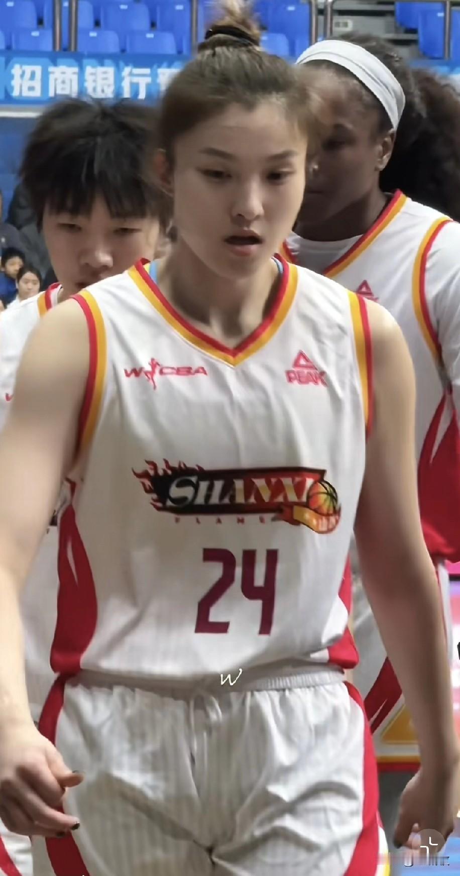 仅用一节就击垮江苏女篮，山西女篮10连胜稳了，排名常规赛冠军也稳了！今晚山西女