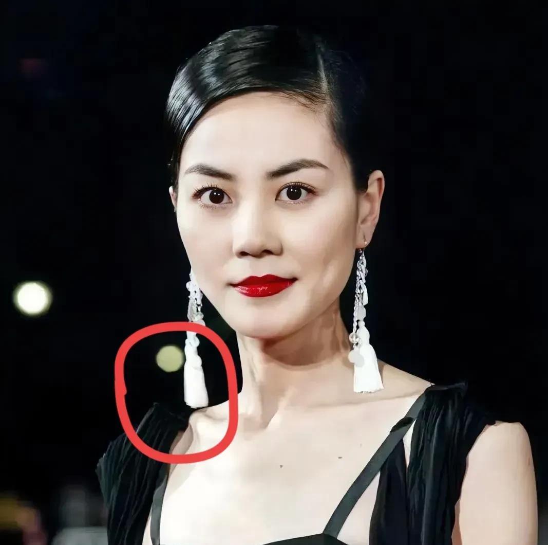 流行乐坛最大的失败在于：那英、王菲们火的时间太久了。王菲的情况也是差不多，虽然