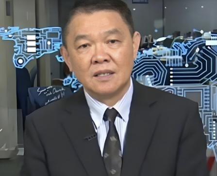 中天专家：原来以为电磁弹射很难，因为美国的福特号航母，测试3年5个月。而福特级的