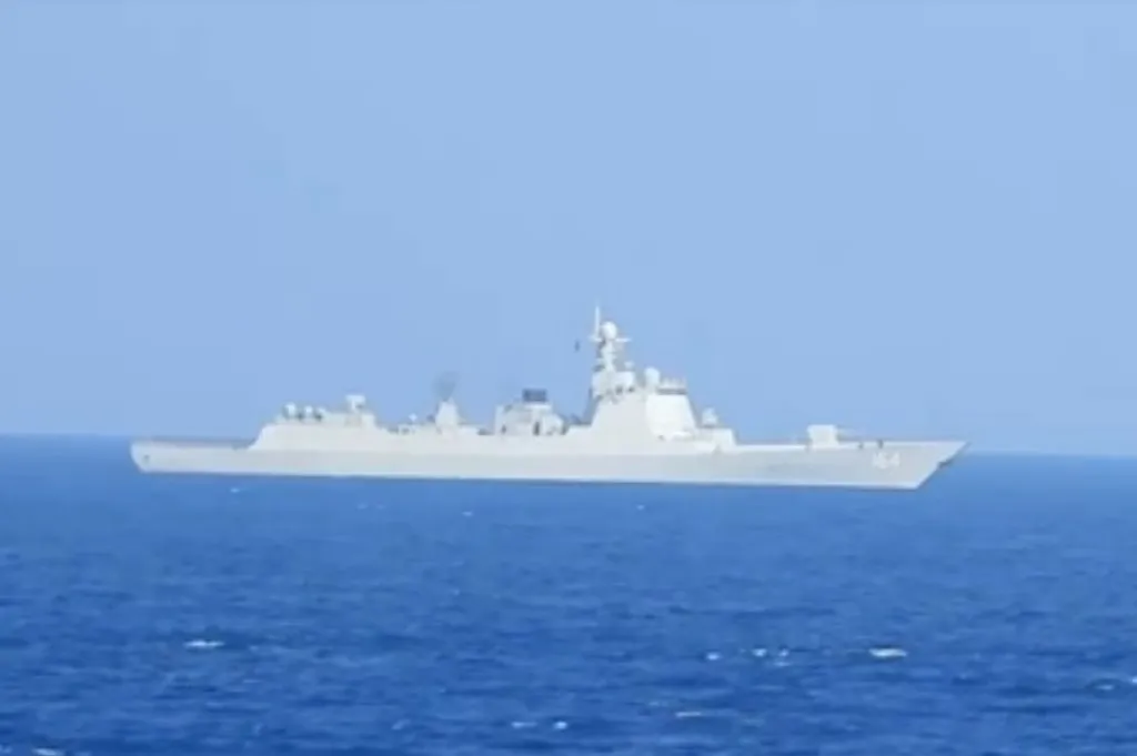 台军首度公开监视解放军无人机图片,P-3C仰拍无侦-10