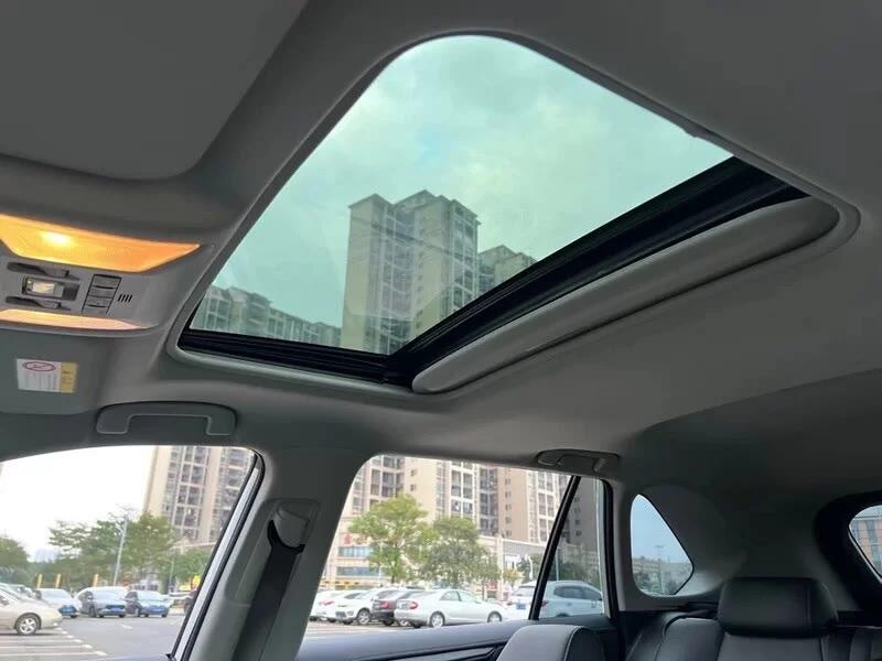 RAV4荣放2023款2.0L两驱风尚版裸车价：15.68万平均油耗：8