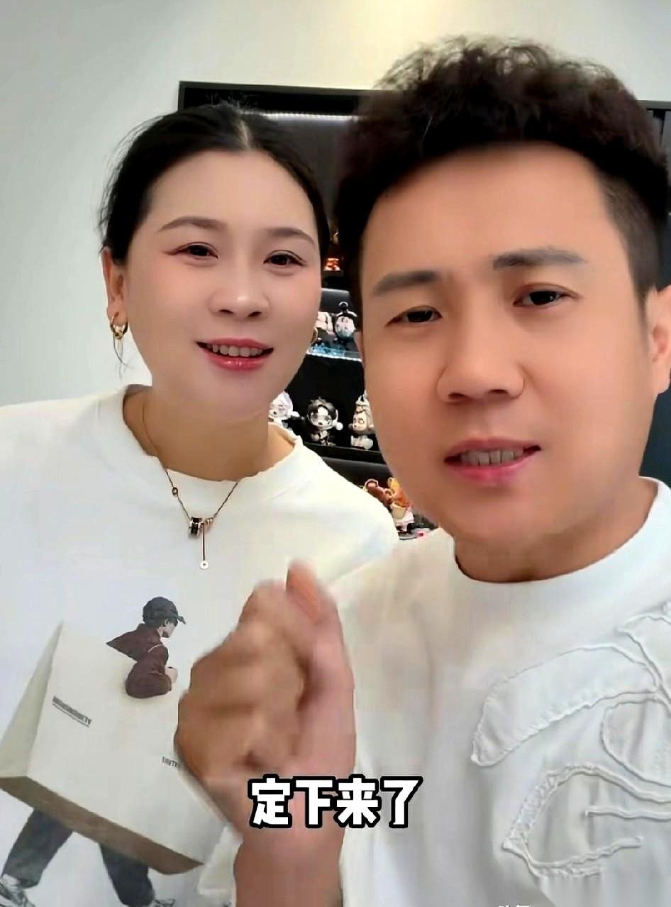 三顶皇冠，等着她们仨公主来戴，居然还有人替人家发愁没太子？我真是奇了怪了。强