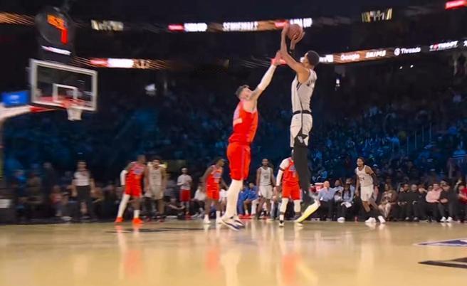 听到波波维奇严控文班亚马上场时间，我第一反应是马刺完了。直到今天，他复出只打2