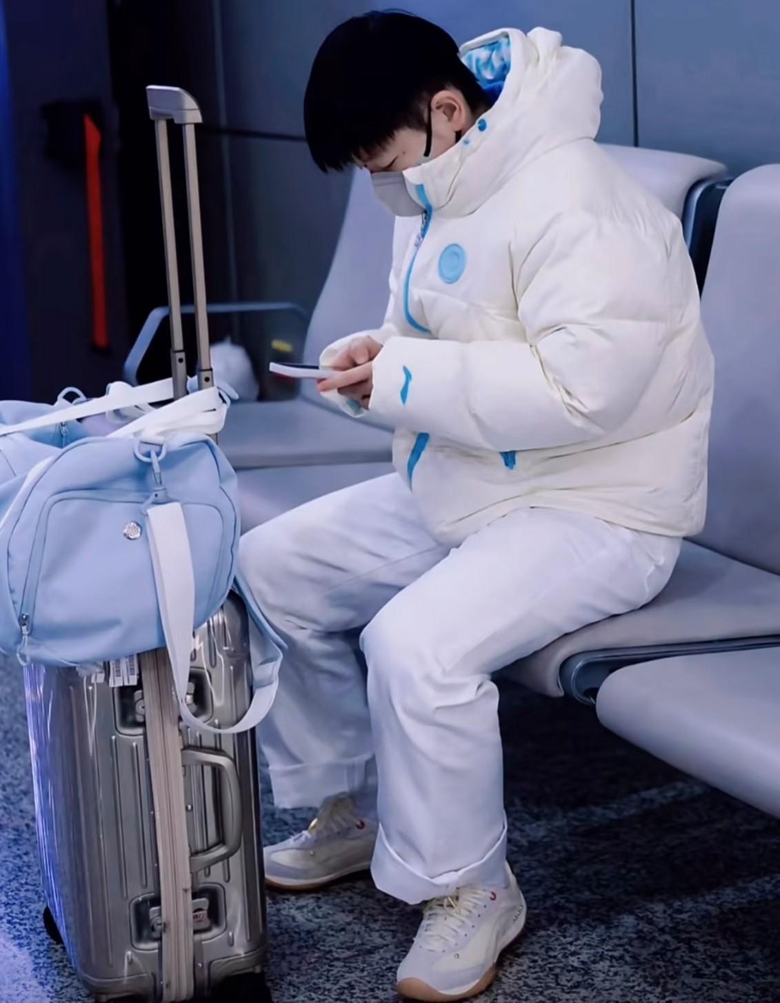 大家发现了没无论孙颖莎拿了冠军还是亚军每次出发下一站比赛的时候，还是有那