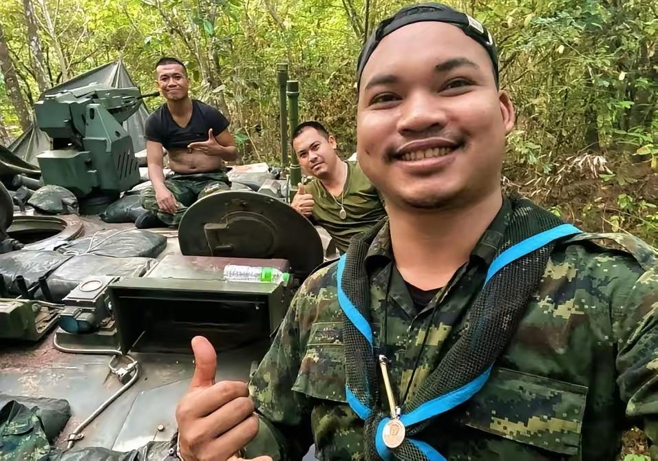 在泰国和柬埔寨于近期爆发的军事冲突中，有一个颇为明显的特点，那就是交战双方均大量