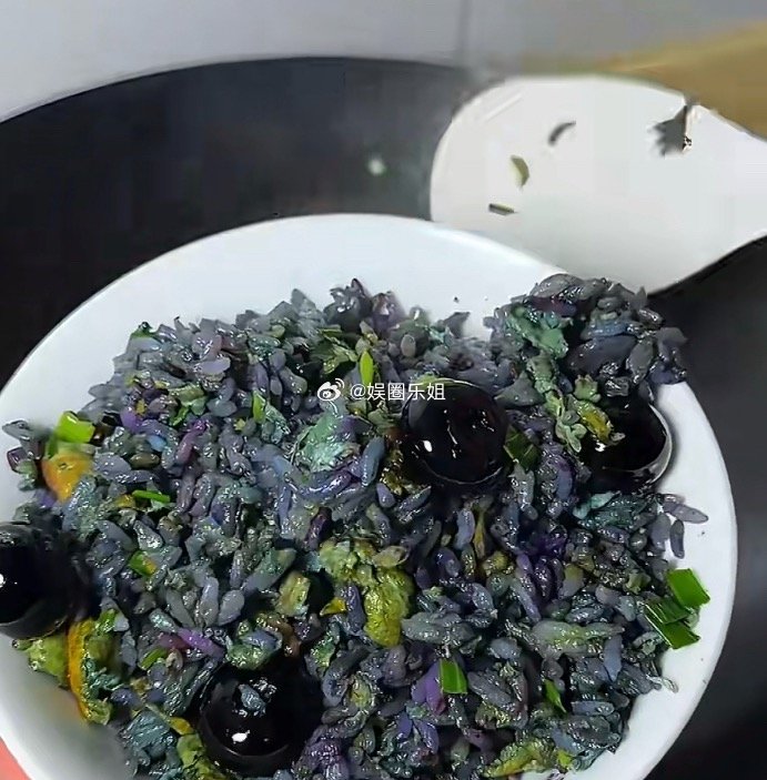 喜欢吃蓝莓和炒饭的都沉默了如果有人给我炒好，我一定会把最美好的赞誉送给他/她，对