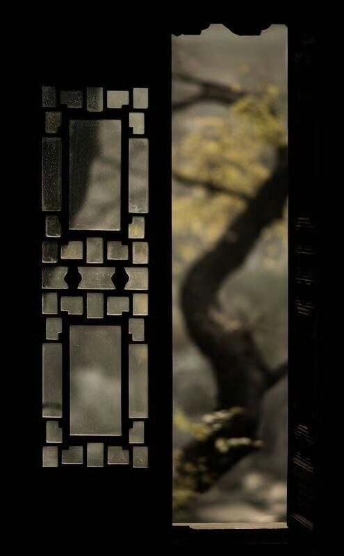 一瓦一檐，一木一石，藏着独属于东方的静谧风骨。青瓦刻福寿，飞檐卧祥龙，雕花木门